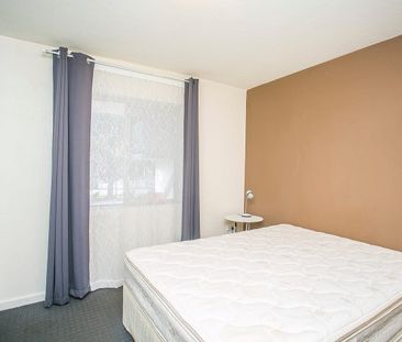 MID MAY AVAILABLITY : GROUND FLOOR APARTMENT IN AWESOME LOCATION - Photo 6