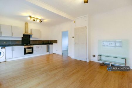 2 bedroom maisonette to rent - Photo 2