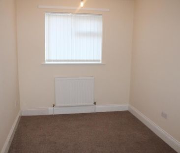 2 bedroom detached bungalow to rent - Photo 2