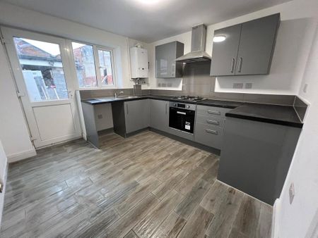 3 bedroom terraced house to rent - Photo 5