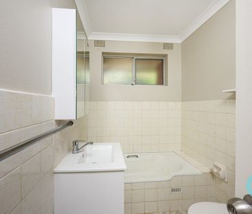 TOP FLOOR LIVING WITH WRAP-AROUND BALCONY - Photo 5