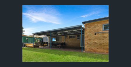 Three Bedroom Cosy Home - Photo 2