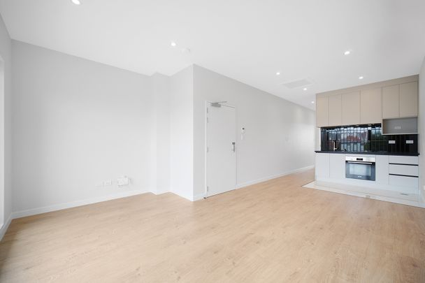NEWLY built sunny one bedroom apartment in Hobsonville - Photo 1