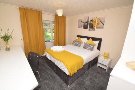 4 bedroom apartment to rent - Photo 4