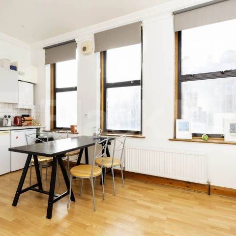Two double bedrooms modern kitchen spacious lounge & mins to tube and shops - Photo 1