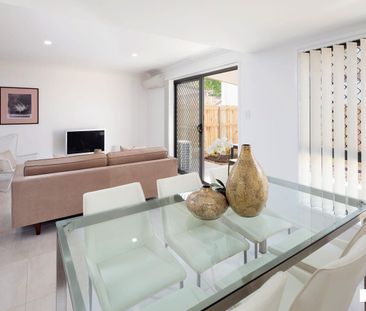 Luxury 3 bed townhouse, convenient to everything - Photo 1