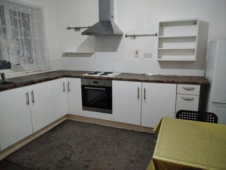 2 bedroom flat to rent - Photo 5