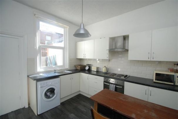 2 bedroom House To Let - Photo 1