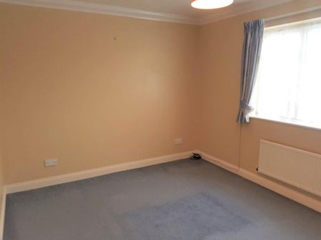 Holly Drive, Aylesbury - Photo 2