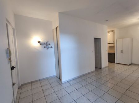 Location Appartement 3 pièces 59m² SETE 34200 - Photo 3