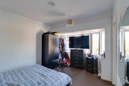 5 Bed Semi-Detached House, Crowhurst Drive, LE3 - Photo 4