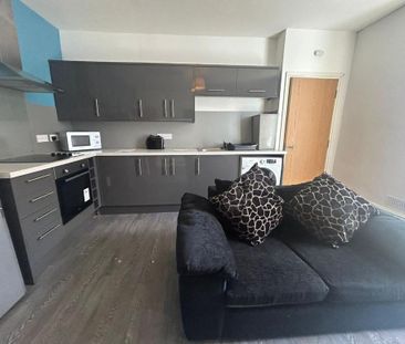 3 bedroom flat to rent - Photo 4