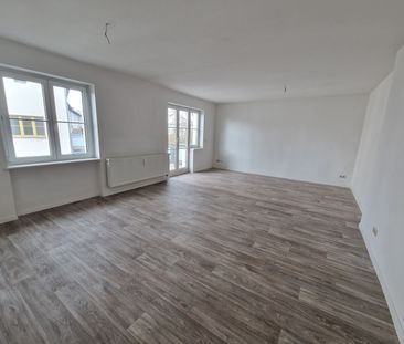 Extra großes Wohnzimmer und sonniger Balkon - einziehen und wohlfüh... - Foto 3