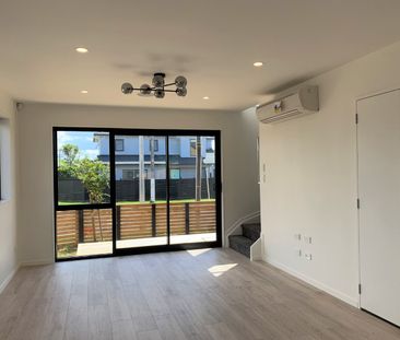 Unit 1, 103 Flanshaw Road, Te Atatu South, Auckland - Photo 2