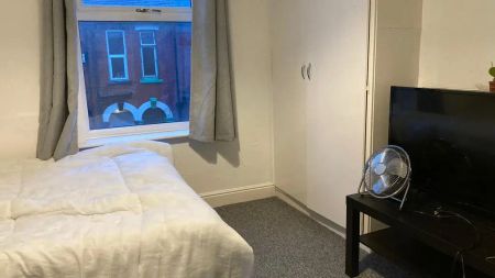 5 bedroom terraced house to rent - Photo 2