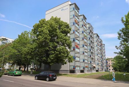 Großzügige Singlewohnung in bester Lage und mit Riesenbalkon - Photo 4