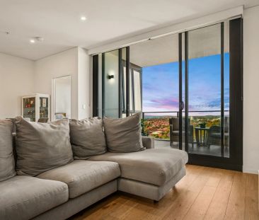 Immaculate Two Bedroom Apartment With Breathtaking Views - Photo 4