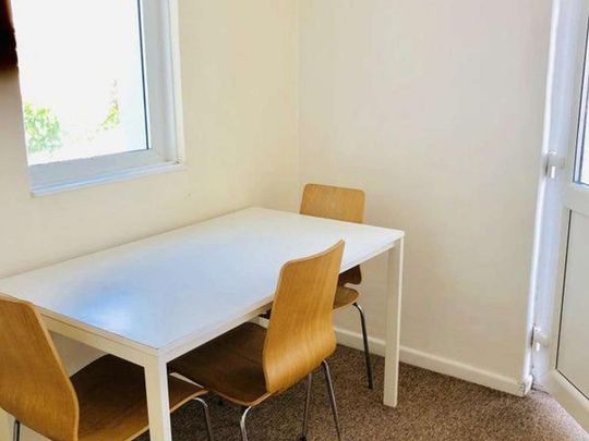 4 bedroom house of multiple occupation to rent - Photo 1