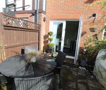 2 bedroom terraced house to rent - Photo 4