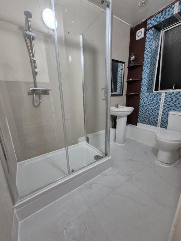 1 bedroom in a flat share to rent - Photo 5