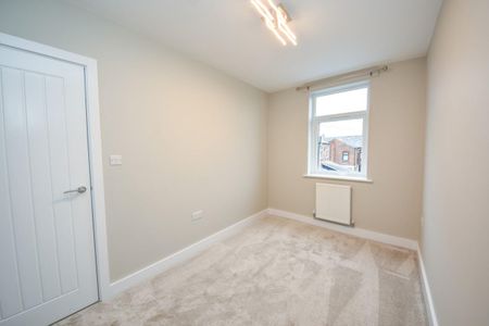3 bed House - End Terrace for Rent - Photo 3