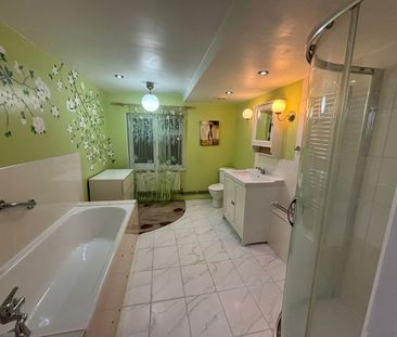 2 Bed Terraced House, Jutland Road, E13 - Photo 2