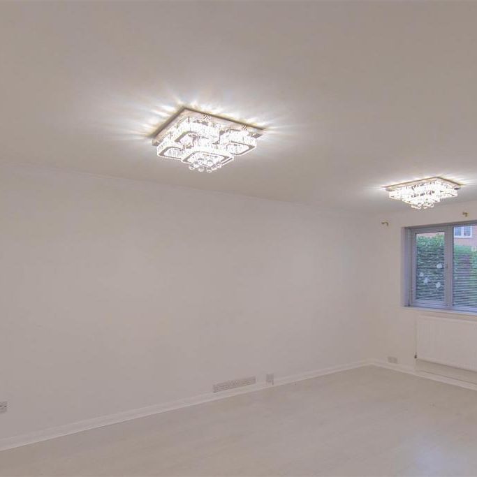 5 bedroom detached house to rent - Photo 1