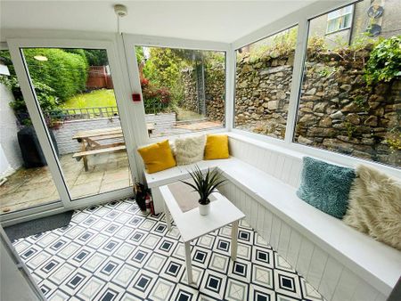 6 bedroom terraced house to rent - Photo 2