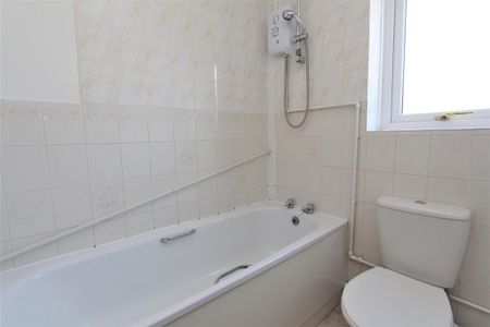 3 bedroom semi-detached house to rent - Photo 4