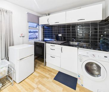 Stanley Road, Teddington, TW11 - Photo 2