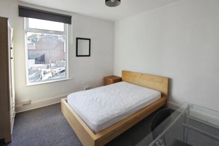 3 bedroom terraced house to rent - Photo 5