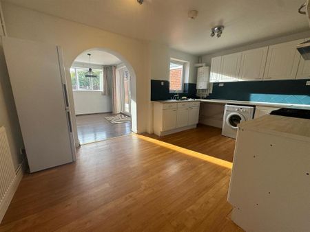 3 bedroom terraced house to rent - Photo 3
