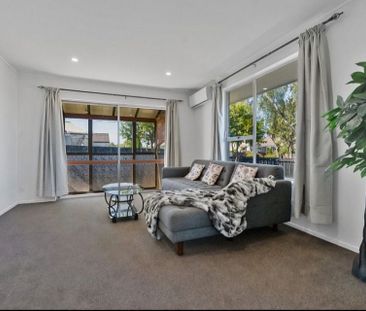 Beautifully renovated family home - Photo 1