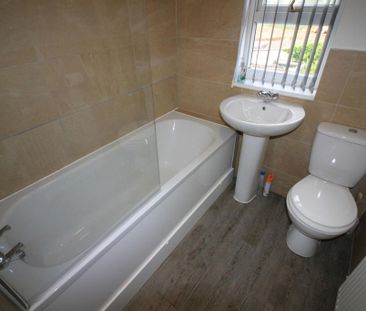 3 bedroom terraced house to rent - Photo 3