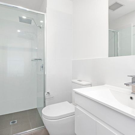 Stylish and bright unit close to the shopping heart - Photo 4