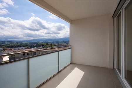 Renovated 3.5-room apartment on the 11th floor - Photo 2