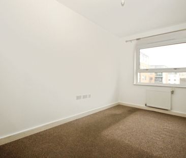 Talbot Close, Mitcham, CR4 1FB - Photo 5