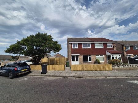 3 bedroom semi-detached house to rent - Photo 5