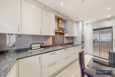 5 bedroom detached house to rent - Photo 4