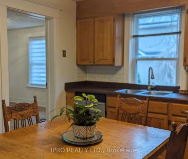 Detached Home For Lease | W9256844 - Photo 3