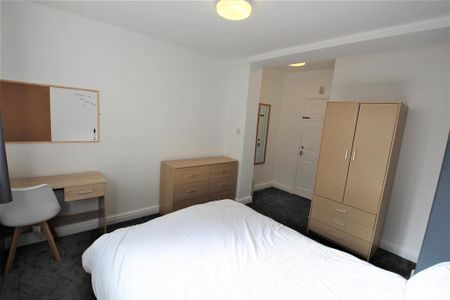 3 bedroom semi-detached house to rent - Photo 5