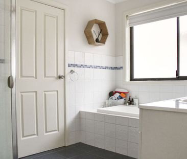 STUNNING HOME IN FANTASTIC LOCATION - Photo 2