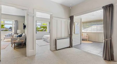 Family Home on Nicholls - Photo 2