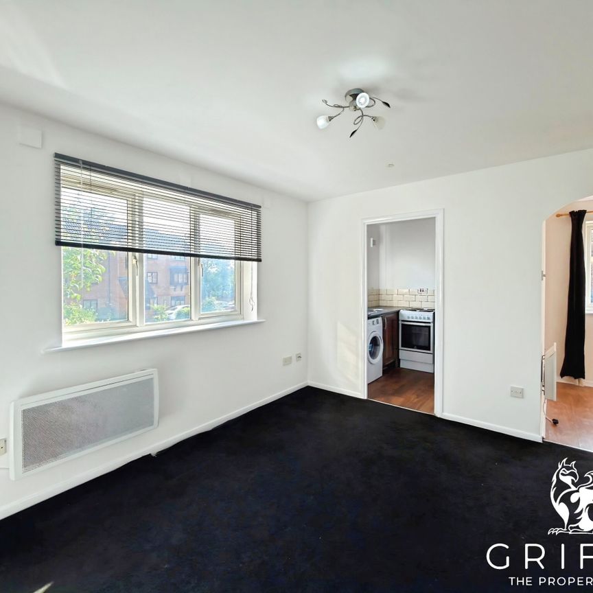 Wingrove Drive, Wingrove Drive, Purfleet-On-Thames, RM19 - Photo 1
