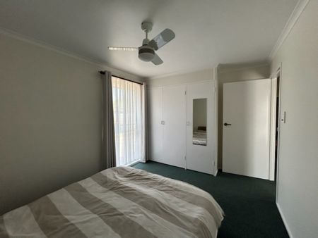 Family Home in Quiet Court - Photo 3