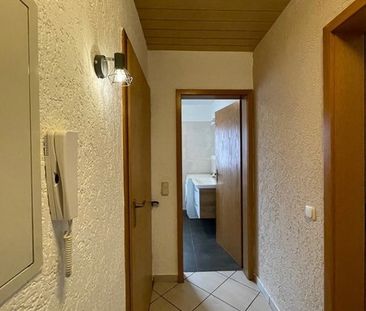 Wohnen unterm Dach: Schöne 2,5-Zimmer-Balkonwohnung mit Einbauküche... - Photo 3