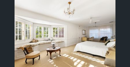 TIMELESS COASTAL ELEGANCE - PRIVATE PALM BEACH SANCTUARY - Photo 5