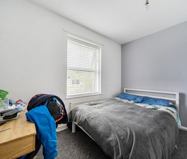 5 bedroom semi-detached house to rent - Photo 4