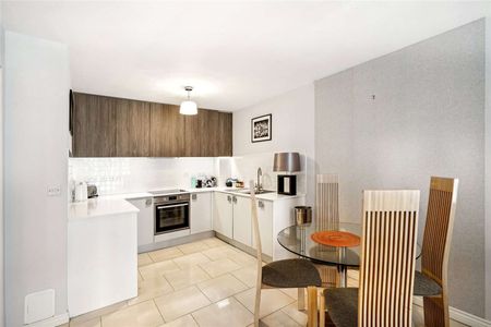 Battersea Park Road, London, SW8 4DG - Photo 4