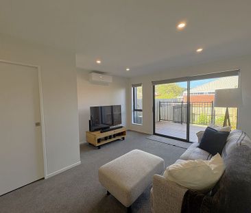 Modern, Sunny 2-Bedroom Townhouse - Photo 1